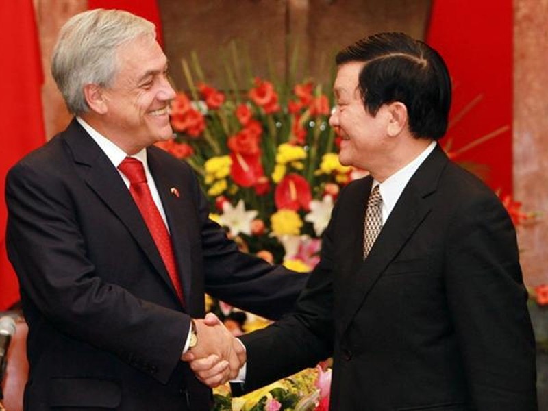 Chủ tịch nước Trương Tấn Sang (phải) và Tổng thống Chile Sebastián Piđra Echenique Ảnh: TTXVN