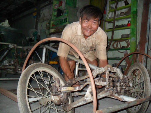 'Kỹ sư chân đất' và xe hơi Made in Việt Nam
