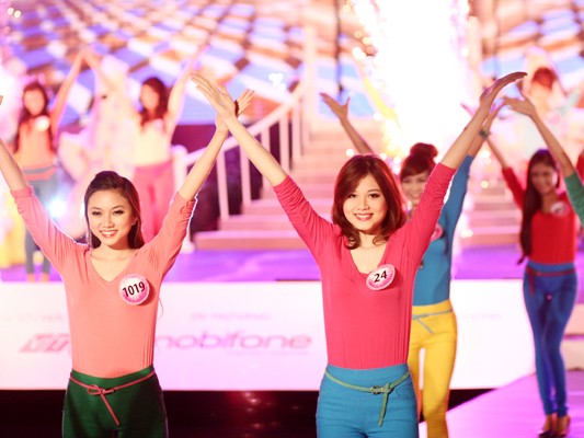 Ấn tượng sắc màu Chung kết Miss Teen 2011