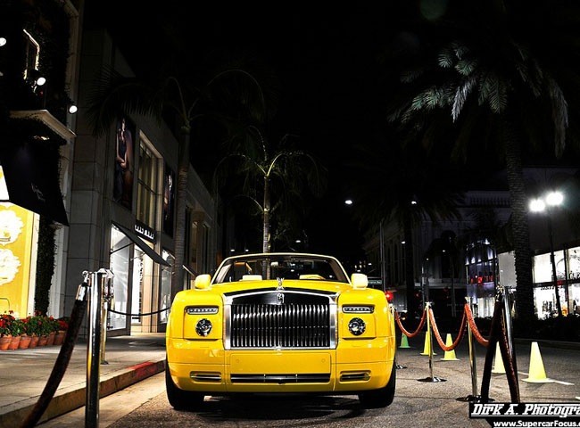 Rolls-Royce Phantom màu vàng cực hút mắt