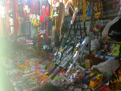 Lễ hội chùa Hương: Tràn lan súng đồ chơi bắn đạn nhựa