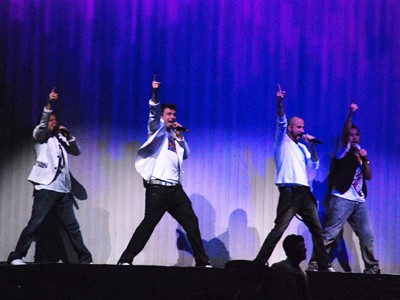 Các chàng trai Backstreet Boys trên sân khấu Quân khu 7 Ảnh: Trọng Thịnh