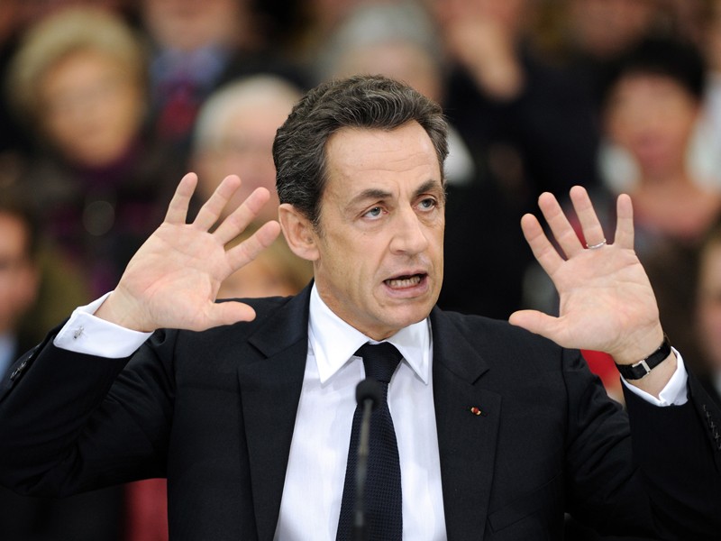 Tổng thống Sarkozy bị chỉ trích vì giữ eo