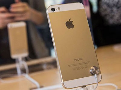 iPhone 5s vàng đã hạ giá tại Việt Nam