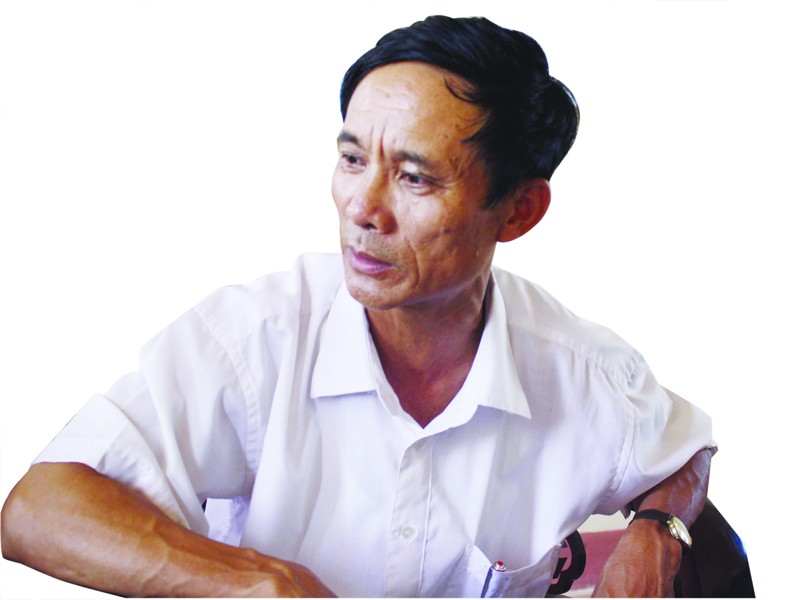 Xóm trưởng Nguyễn Văn Kính lắc đầu buồn bã: “Xóm tôi cơ bản không còn thanh niên, hơn 100 thanh niên đã rời bỏ xóm đi làm ăn xa cả”.