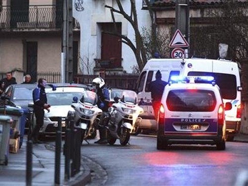 Pháp đang vây bắt “sát thủ đi xe máy”