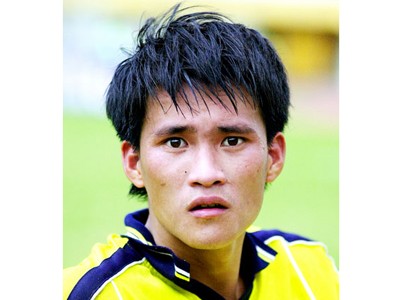 Cầu thủ Việt bán đồ đạc, nợ nần chồng chất