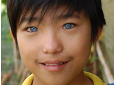 Đà Lạt: Kỳ lạ cậu bé có đôi mắt búp bê