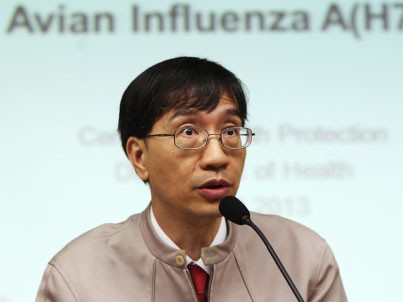Ông Yuen Kwok-yung, nhà vi sinh vật học tại Đại học Hong Kong, một chuyên gia hàng đầu thế giới về dịch cúm gia cầm cho biết: “Nó chưa bao giờ được phát hiện trên người trước đây”.