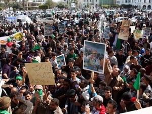 Những người tham gia biểu tình ở Tripoli, Libya ngày 16/2. (Nguồn: THX/TTXVN)