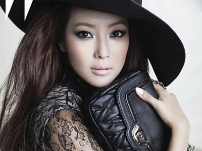 Kim Hee Sun kiêu kỳ với túi da tự thiết kế