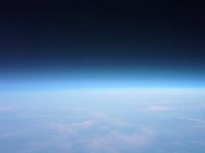 'Dế khủng' chụp ảnh Trái đất từ trên cao