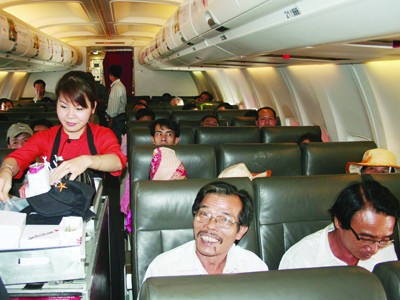 Ngoài phục vụ thông thường, tiếp viên hàng không phải biết xử lý tình huống tốt lúc nguy cấp (ảnh minh họa) Ảnh: Bảo Khánh