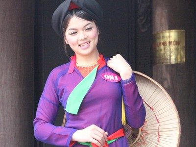 Người đẹp Kinh Bắc đằm thắm trong trang phục quan họ