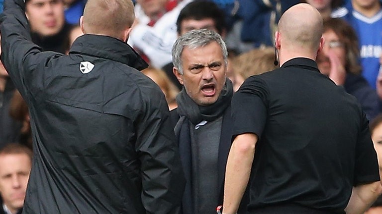 FA cảnh cáo Mourinho vì vô lễ
