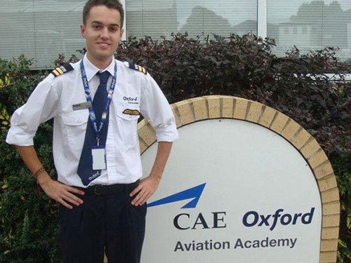 19 tuổi trở thành phi công trẻ nhất thế giới
