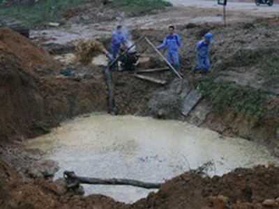 Hà Nội: Lại vỡ ống nước, 70.000 hộ dân bị ảnh hưởng
