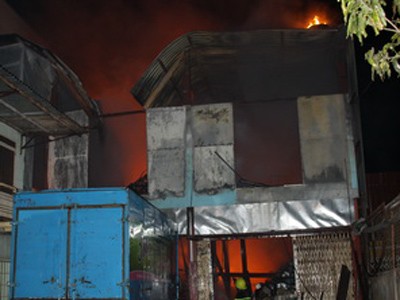 Cháy nổ gần bệnh viện, nhiều người sơ tán