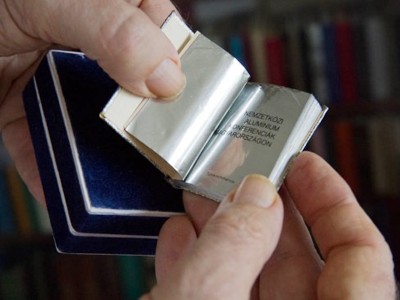 Sưu tập sách nhỏ nhất thế giới