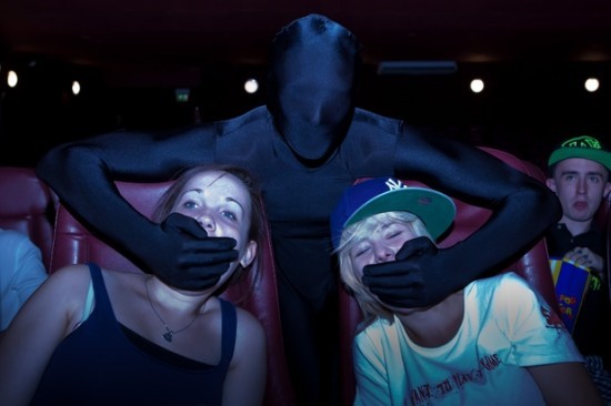 Giật mình với Ninja giữ trật tự tại rạp chiếu phim