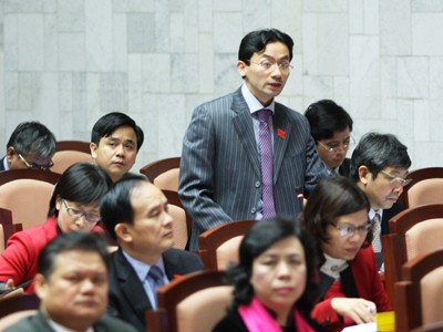 Chất vấn lãnh đạo Hà Nội: Phải trả lại tiền lạm thu