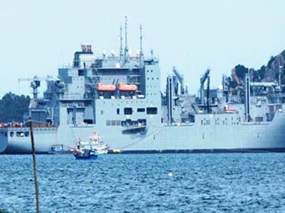 Tàu hải quân Hoa Kỳ vào vịnh Cam Ranh sửa chữa
