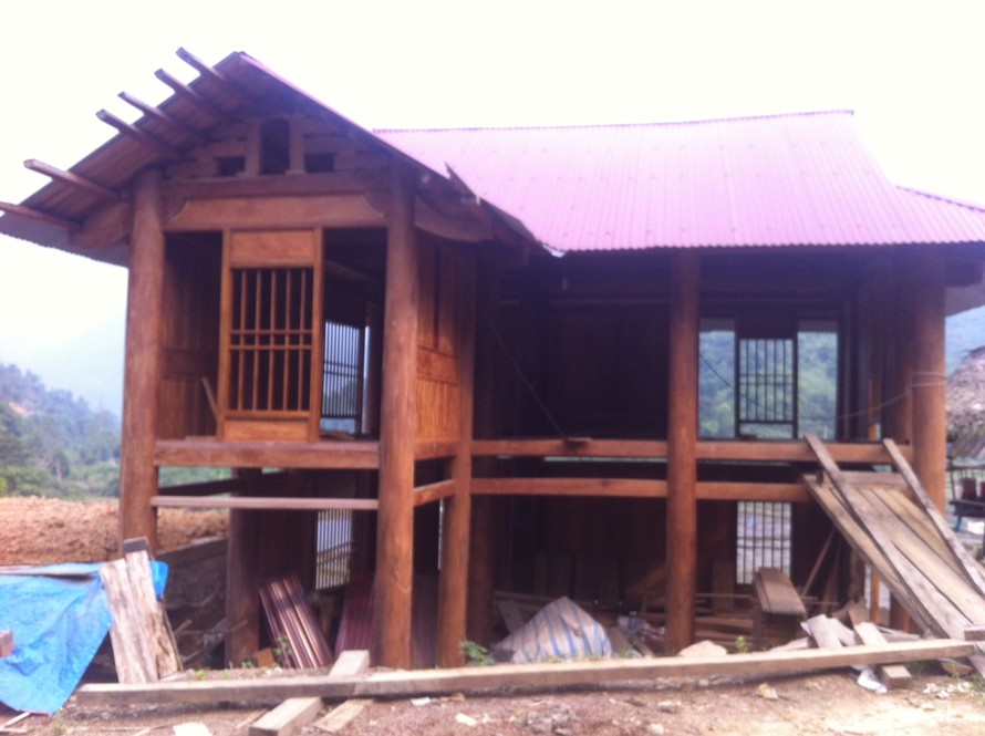 Những ngôi nhà gỗ 'bạc tỷ' ở huyện miền núi nghèo khó