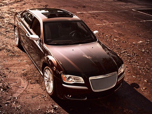 Chrysler thêm động cơ V6 cho 300 Luxury Edition