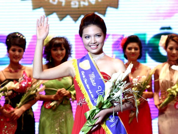 Nữ sinh Luật đoạt danh hiệu Imiss Thăng Long 2011