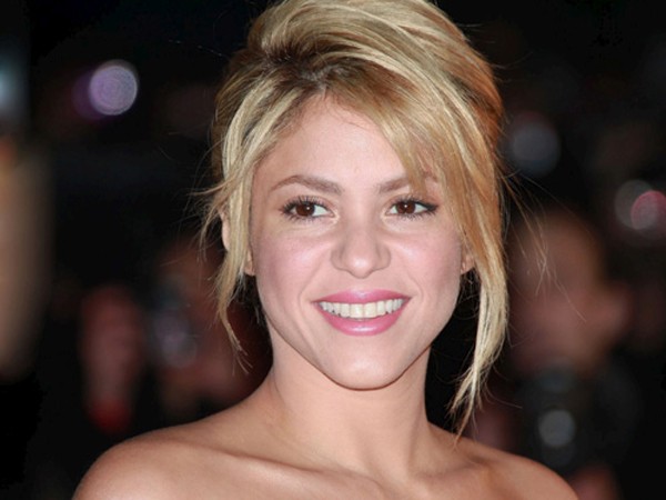 Shakira váy ngắn gợi cảm