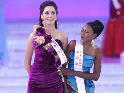 Hé lộ lý do sự cố xô đẩy đêm chung kết Miss World