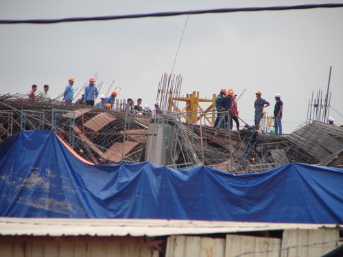 Tầng 1 công trình Lotte Mart Bình Dương đổ sập