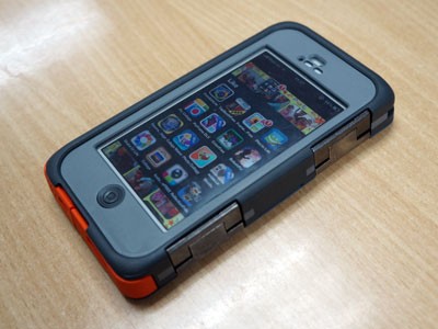 Nghịch ‘áo giáp chống tăng’ cho iPhone 5s