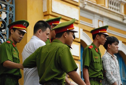 Hàng chục cảnh sát hỗ trợ tư pháp và lực lượng bảo vệ tòa đã được huy động trong những ngày xét xử Ngô Quang Chướng và đồng bọn - Ảnh: Trần Duy