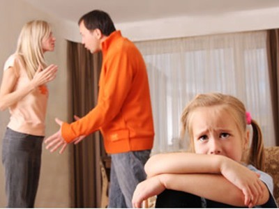 Cha mẹ cãi nhau ảnh hưởng tới con trẻ