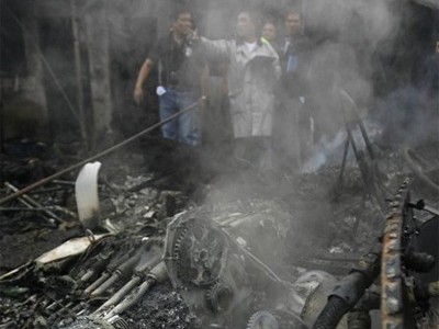 Máy bay rơi trúng trường học tại Philippines, 13 người chết