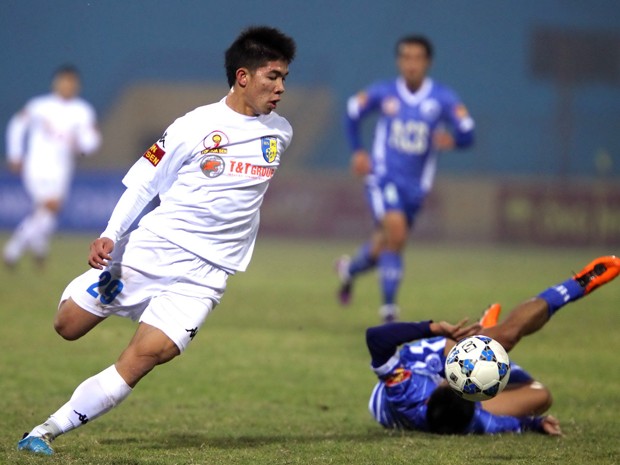 Đội trẻ Hà Nội của bầu Hiển giờ đã đủ quyền chơi ở V-League mùa 2013 khiến VPF lúng túng với những phát biểu trước đó của mình.