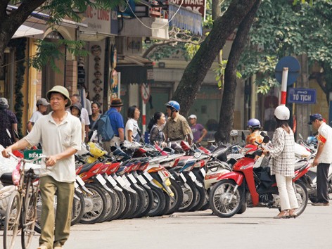 Hà Nội: Cấm xe vẫn đỗ