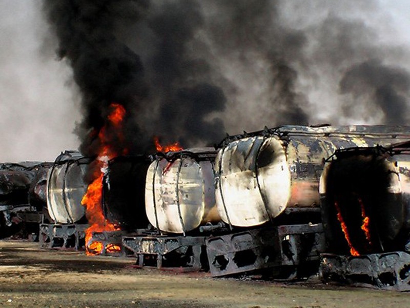 Afghanistan: Xe chở dầu của Nato bị đốt cháy