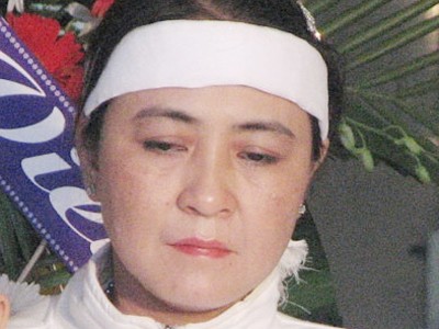 Bà Liễu trong đám tang chồng (nguồn vnxpress.net)