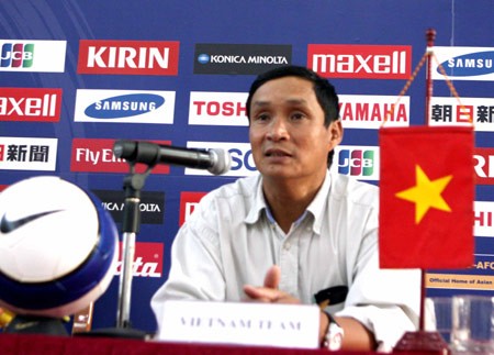 HLV Mai Đức Chung dẫn dắt U19 Việt Nam
