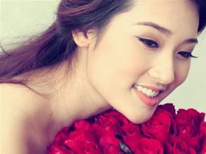 Hoa hậu Ảnh Cao Thanh Hằng mang bầu vẫn xinh