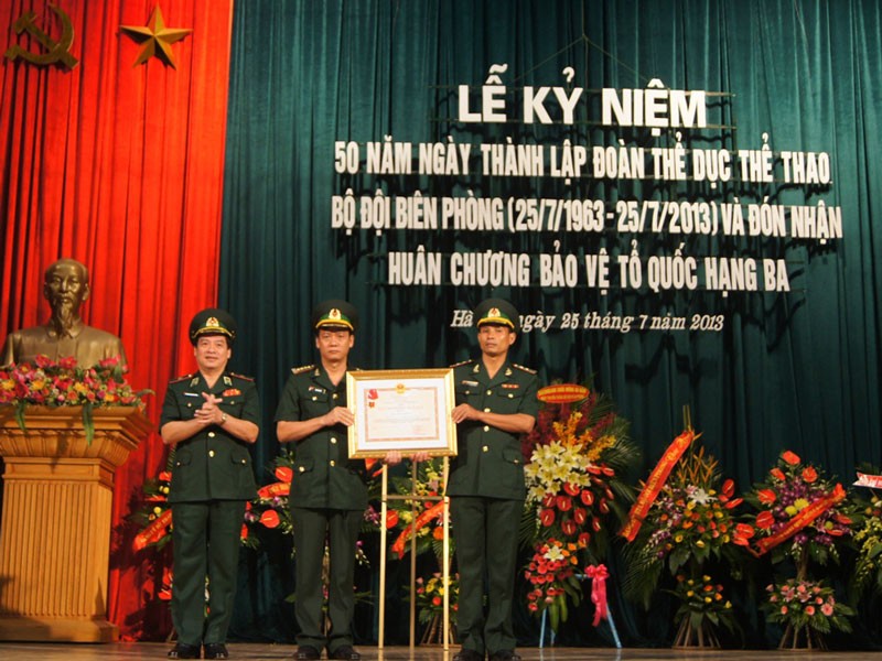 Đoàn thể dục thể thao Bộ đội Biên phòng đón nhận Huân chương Bảo vệ Tổ quốc