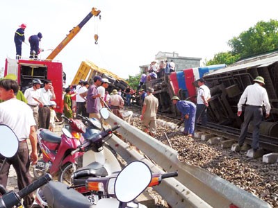 Tai nạn giao thông giữa tàu Thống Nhất (TN6) và xe tải xảy ra ngày 6-8 tại Hà Nam