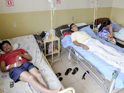 33 người chết, hơn 200 người nhập viện vì ngộ độc rượu