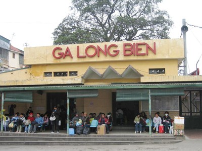 Ga Long Biên, Giáp Bát thiếu năng lực đón trả khách