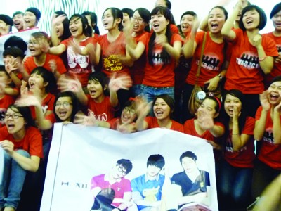 Bạn trẻ tham dự tuần lễ JYJ tại Hà Nội Ảnh: BHD cung cấp
