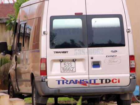 Chiếc Ford Transit và băng trộm xuyên Việt