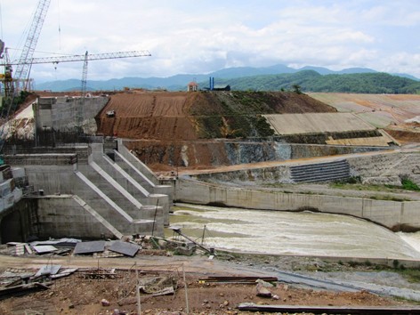 Hồ Tả Trạch: Chưa tích nước đã lo ngập