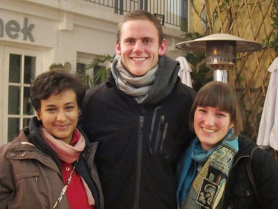 Saba (trái) cùng Felix (giữa) và Rebecca tại Hà Nội Ảnh: Nadine